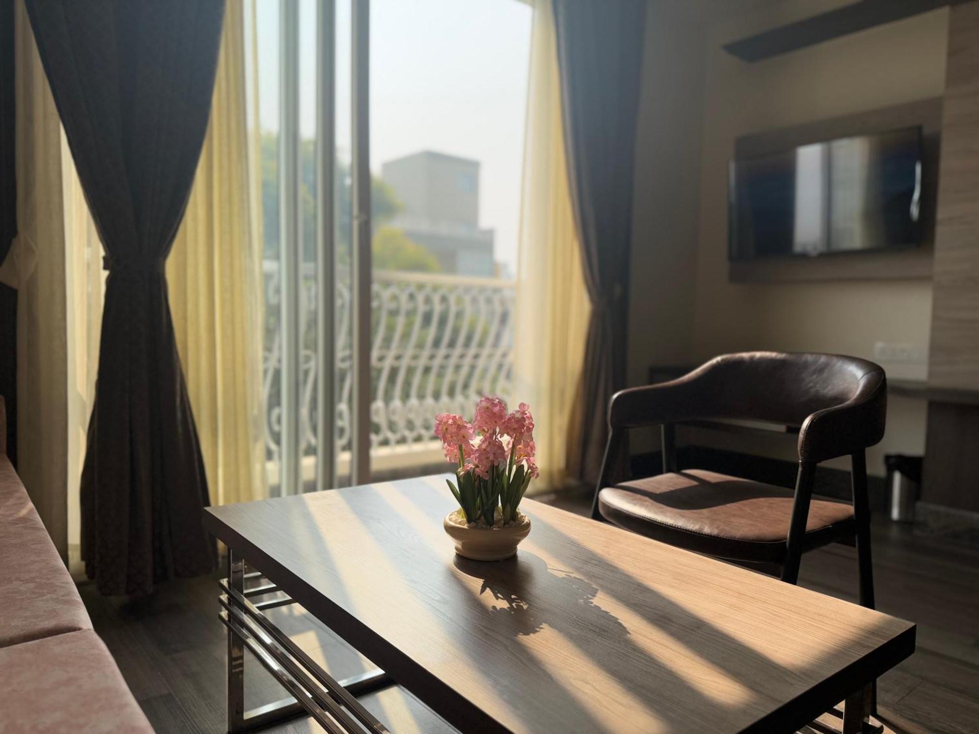 Coco Cabana Varanasi Eksteriør billede